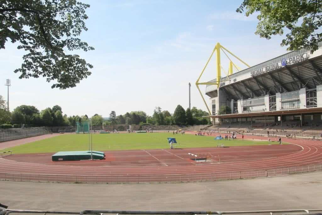 Das Dortmunder Stadion Rote Erde kann voraussichtlich erst Ende August/Anfang September genutzt werden