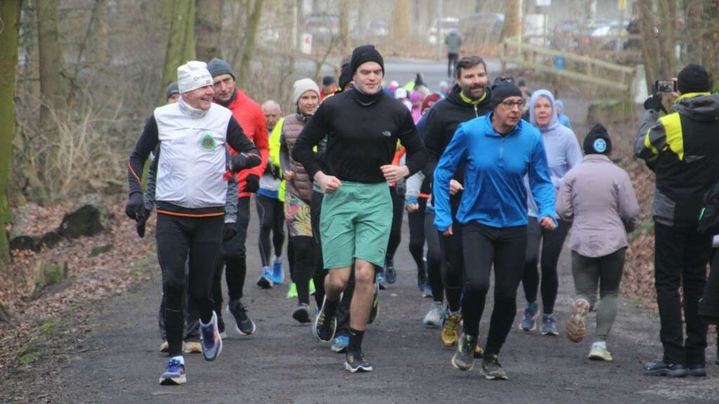 Die Laufgruppen beim Silvesterlauf der Viermärker 