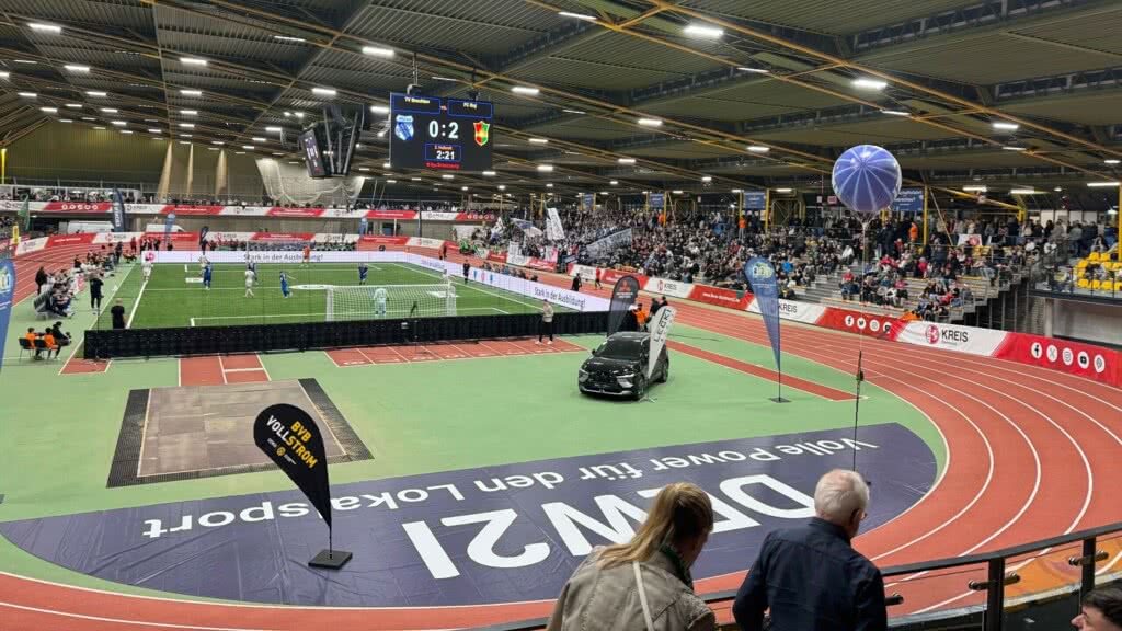 Friedliche Fans sorgen f&uuml;r Rekord-Stimmung! Anh&auml;nger von Eichlinghofen und Westrich tragen ihre Teams in die Viertelfinals