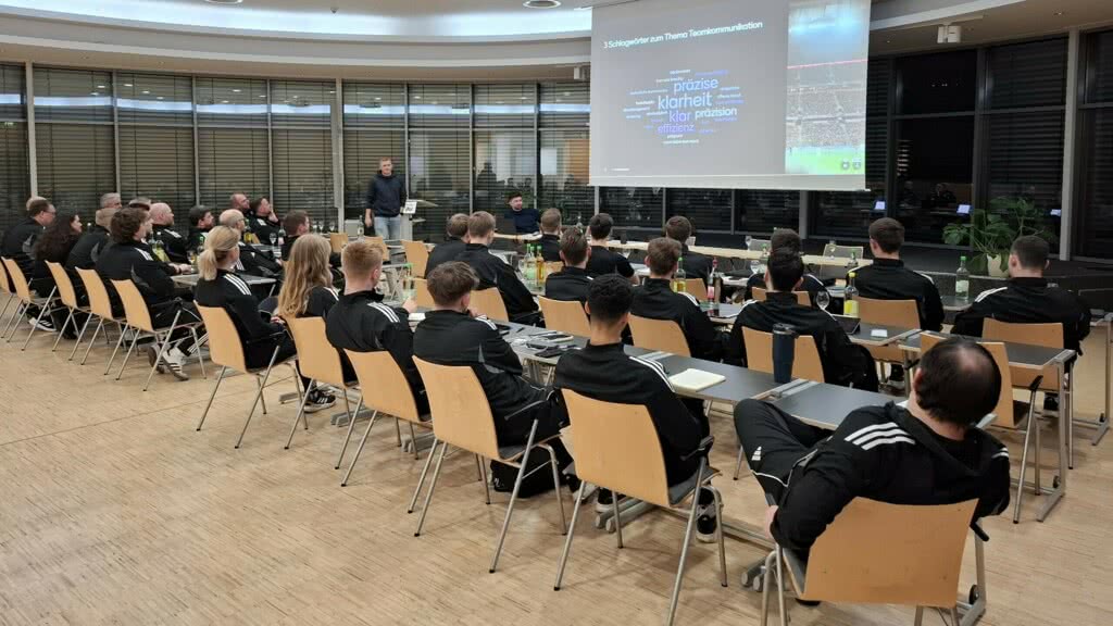 Schiedsrichter Perspektivteam Treffen Timo Gansloweit 
