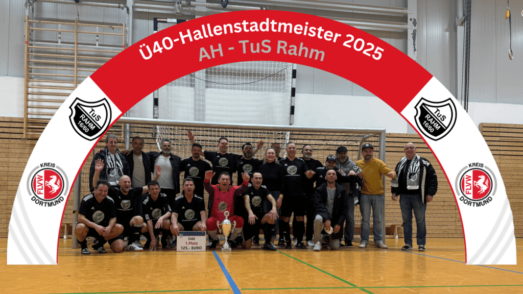 Die gro&szlig;e B&uuml;hne f&uuml;r die Alten Herren - Stadtmeisterschaften in der Halle an der Kreuzstra&szlig;e