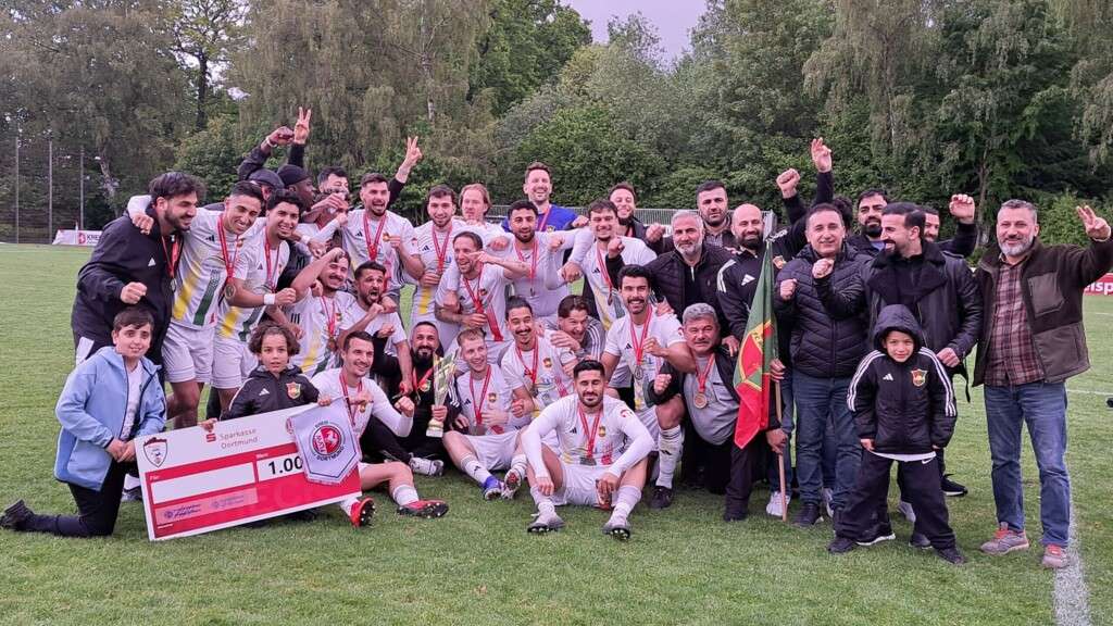 Nach Aufstieg auch der Pokalsieg - FC Roj erlebt Doublesommer